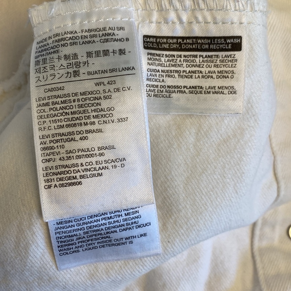 Levi's White Trucker Jean Jacket - Picture 15 of 16